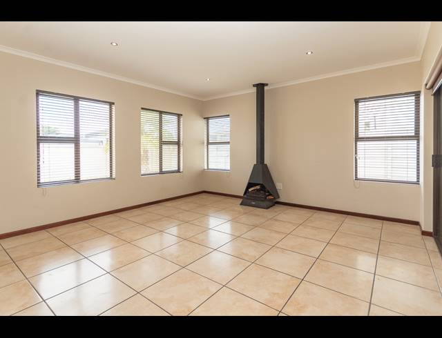 4 BEDROOM FREEHOLD FOR SALE IN PARKLANDS